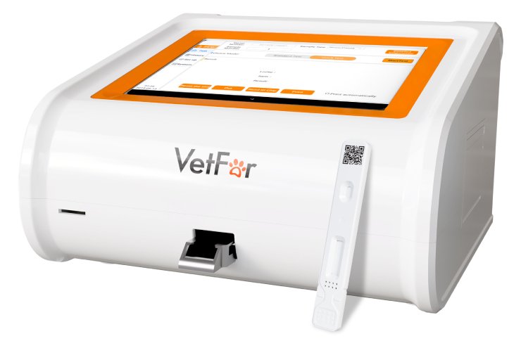 Figure 4: VetFor Immunofluorescence Analyzer and cNT-proBNP Rapid Test Kit (FIA)